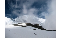  <span style='color:#000000'>MONT BLANC<br />Монбла́н (фр. Mont Blanc, итал. Monte Bianco, букв. «белая гора») — кристаллический массив, является высочайшей горой в Альпах, принадлежит к Западным Альпам, находится на границе Франции и Италии, самая высокая гора в Западной Европе (4810 м). Длина 50 км. Площадь оледенения свыше 200 км², крупный ледник Мер-де-Глас. Центр альпинизма.</span>