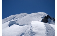  <span style='color:#000000'>MONT BLANC<br />Монбла́н (фр. Mont Blanc, итал. Monte Bianco, букв. «белая гора») — кристаллический массив, является высочайшей горой в Альпах, принадлежит к Западным Альпам, находится на границе Франции и Италии, самая высокая гора в Западной Европе (4810 м). Длина 50 км. Площадь оледенения свыше 200 км², крупный ледник Мер-де-Глас. Центр альпинизма.</span>